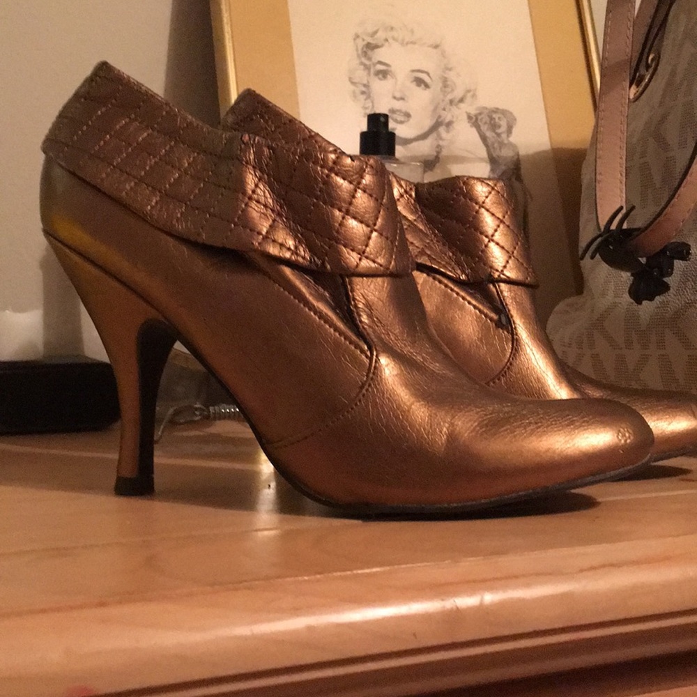 Boots - Picture 2 of 8